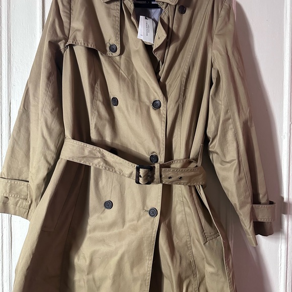 NWT Classic Trench from Banana Republic 
Size Large
Sold Out Online - Picture 2 of 4